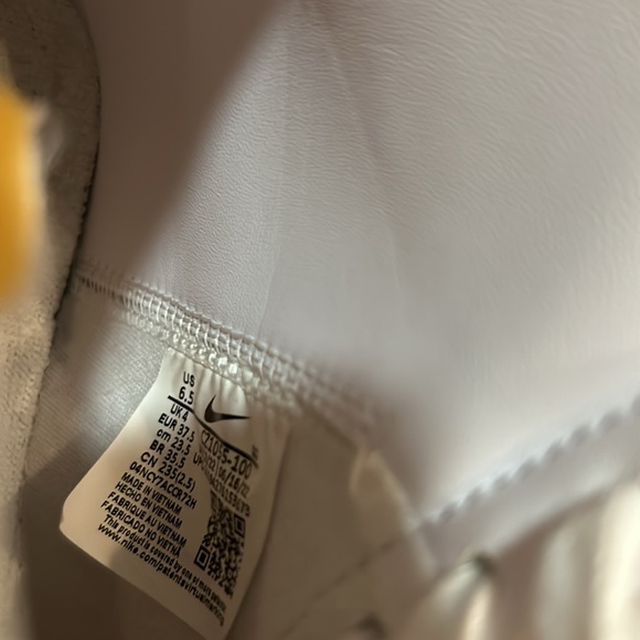 Women’s Nike Blazer - Picture 7 of 8